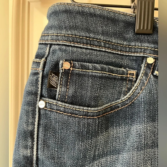 White House Black Market Designer Darker Wash Distressed Jeans Women’s size 4 - Picture 3 of 15